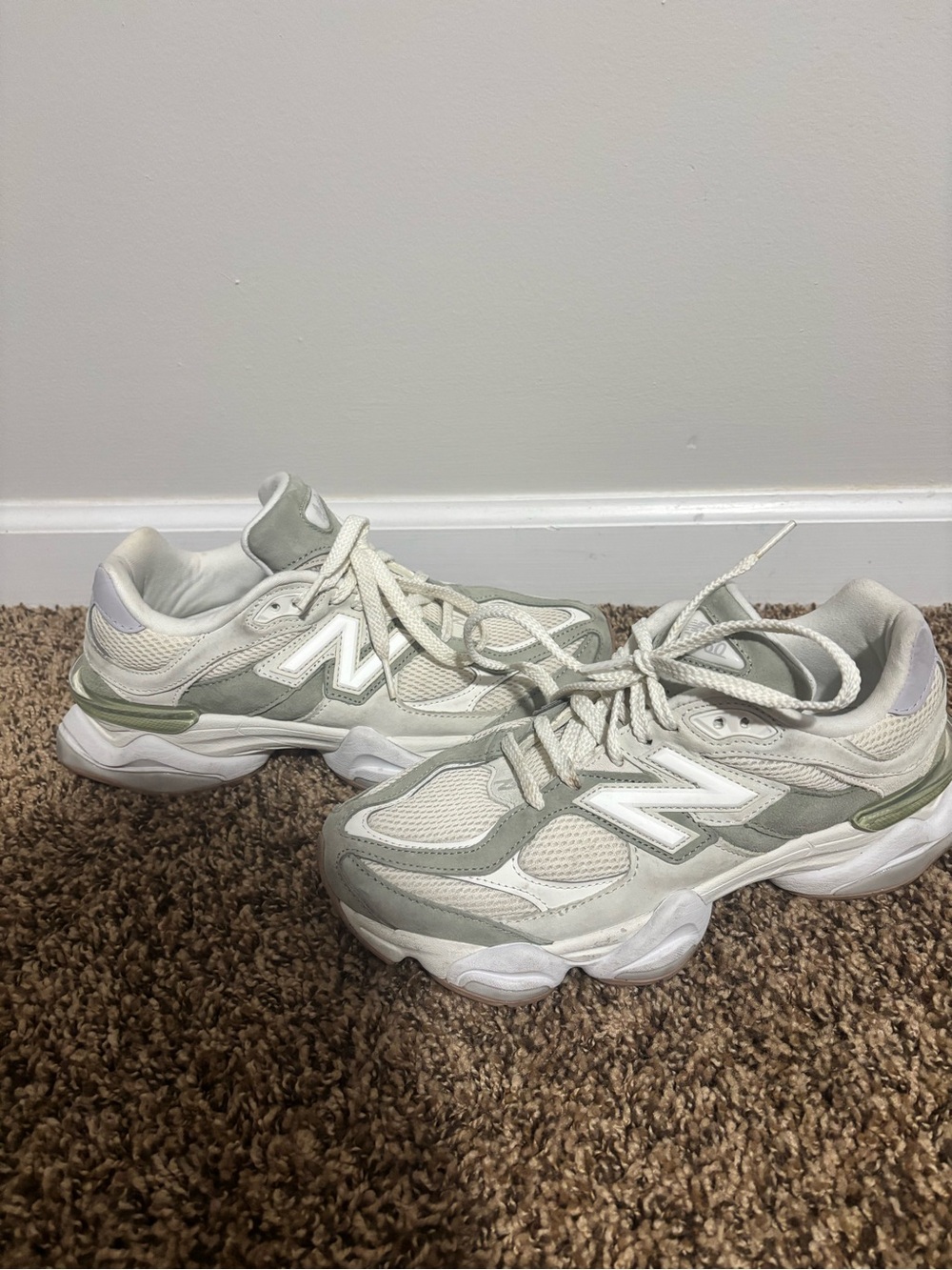 New Balance Women's White and Light Gray Mesh Sneakers